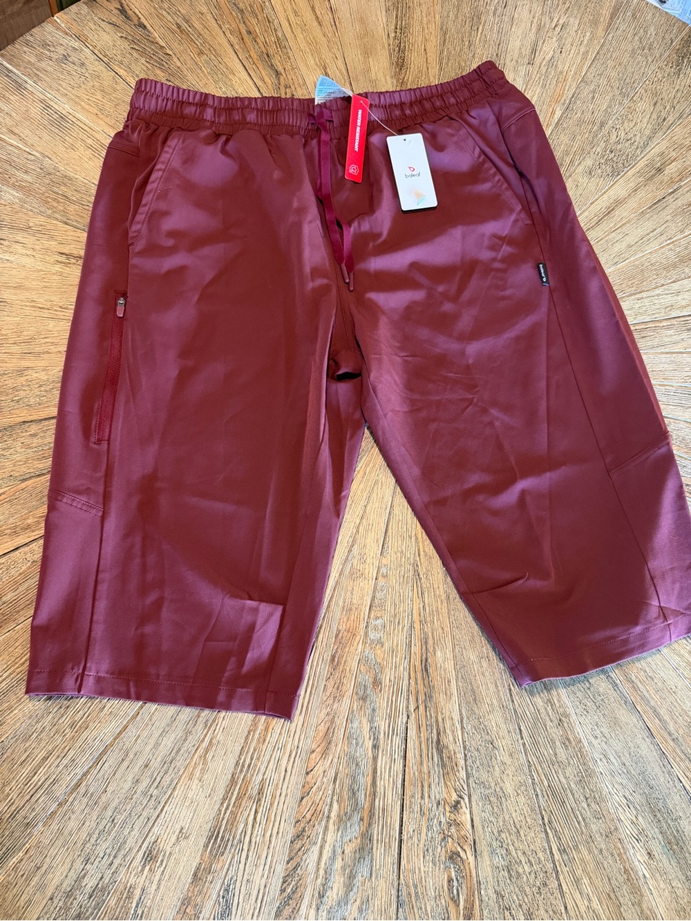 NWT Baleaf Women’s XL Burgundy Knee Length Athletic Shorts Capri athletic pants